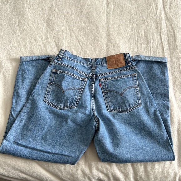 Levi medium wash jeans - Picture 2 of 3